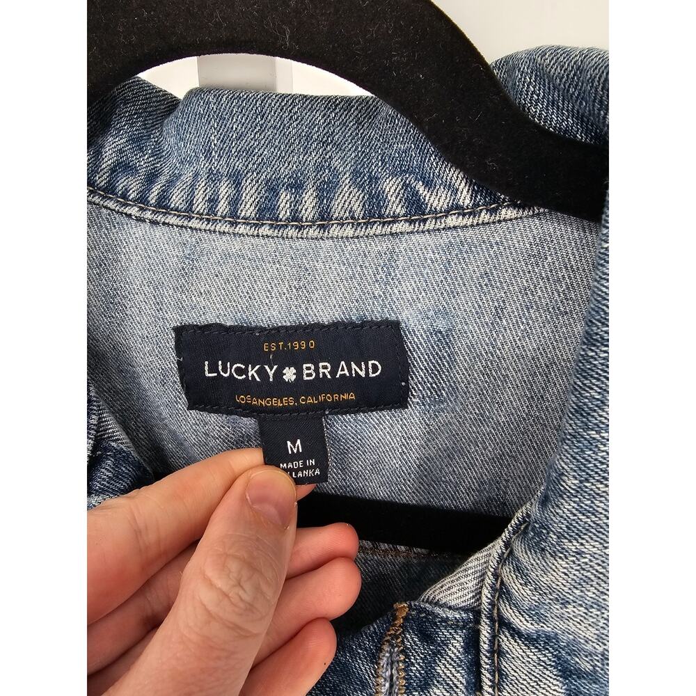 Lucky Brand Womens Sz M denim Blue Jean cropped jacket with a frayed bottom - Picture 4 of 5